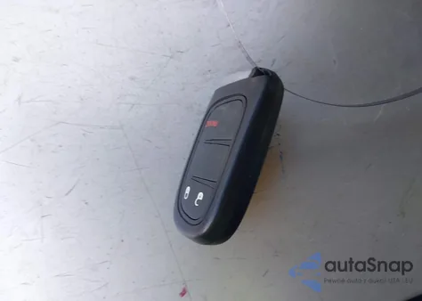 2019 Jeep Cherokee Latitude Plus 4X4 z USA, uszkodzony, nr VIN 1C4PJMLB0KD231587